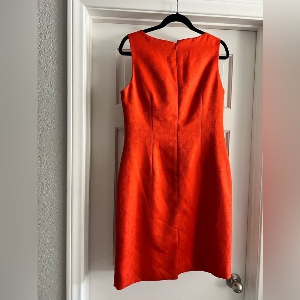 Tahari orange pencil dress w gold accent women’s size 10 - Picture 6 of 6